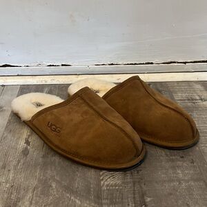 UGG Men’s Tan Slippers